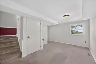 800 Chateau Dr, Franklin Township, PA 16117 - Photo 29