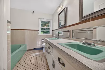 800 Chateau Dr, Franklin Township, PA 16117 - Photo 29