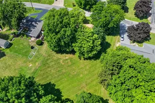 800 Chateau Dr, Franklin Township, PA 16117 - Photo 37