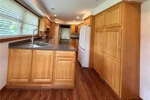 215 E Maitland Ln, Neshannock Township, PA 16105 - Photo 9