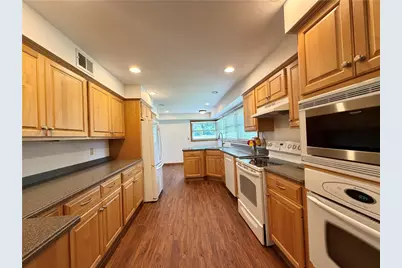 215 E Maitland Lane, Neshannock Township, PA 16105 - Photo 11