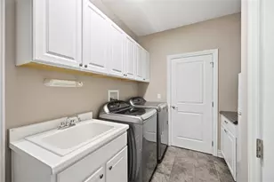 2403 Eloquent Ln, Adams Township, PA 16059 - Photo 17