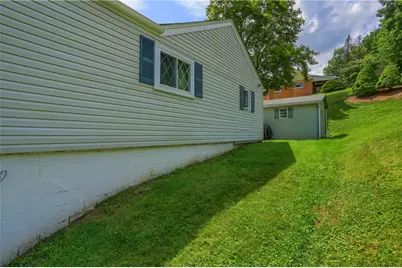 700 Smiley St, Ellwood City, PA 16117 - Photo 5