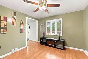 675 Meadow Ln, Rochester, PA 15074 - Photo 9