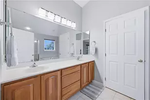 237 Field Club Cir, Robinson Twp, PA 15136 - Photo 5