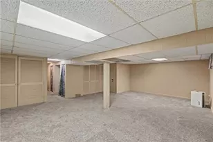 405 Peters Dr, Pittsburgh, PA 15116 - Photo 37