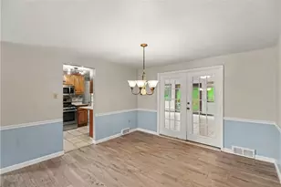 405 Peters Dr, Pittsburgh, PA 15116 - Photo 9