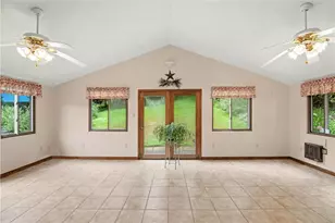 405 Peters Dr, Pittsburgh, PA 15116 - Photo 15