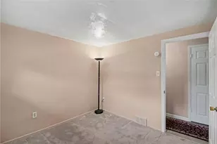 405 Peters Dr, Pittsburgh, PA 15116 - Photo 21