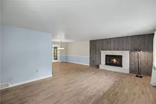 405 Peters Dr, Pittsburgh, PA 15116 - Photo 5