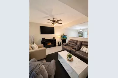 11 S 14th St, Jeannette, PA 15644 - Photo 3