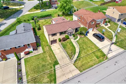 492 Lois Dr, Pittsburgh, PA 15236 - Photo 3