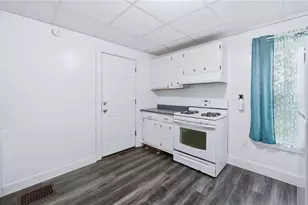 1016 Hamilton Ave, Farrell, PA 16121 - Photo 13