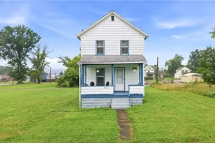 1016 Hamilton Ave, Farrell, PA 16121 - Photo 1