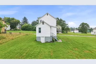 1016 Hamilton Ave, Farrell, PA 16121 - Photo 3