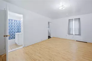 1016 Hamilton Ave, Farrell, PA 16121 - Photo 9