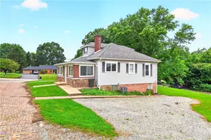 1365 Mt Pleasant Rd, Hempfield Township, PA 15601 - Photo 9