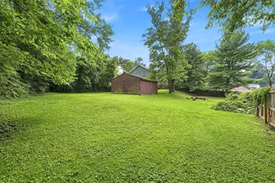 1221 Oakleaf Dr, Pittsburgh, PA 15207 - Photo 3