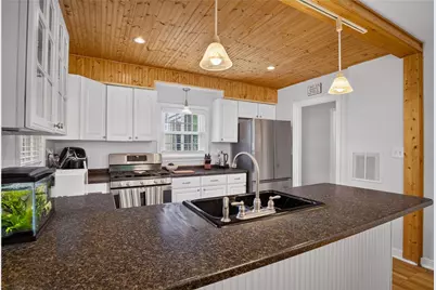 302 Lindsay Rd, Scott Township, PA 15106 - Photo 9
