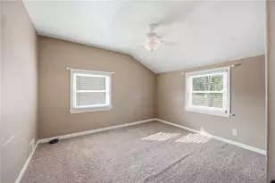 321 Cedar St, Jeannette, PA 15644 - Photo 17