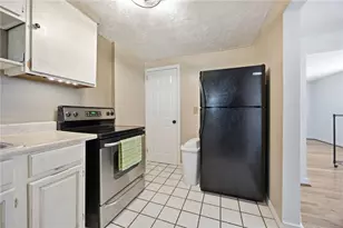 321 Cedar St, Jeannette, PA 15644 - Photo 13