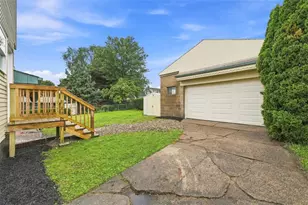 1221 Pocono St, Pittsburgh, PA 15218 - Photo 37