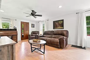 352 Mountain View Rd, Union Township, PA 16101 - Photo 3