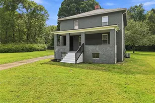 352 Mountain View Rd, Union Township, PA 16101 - Photo 1