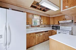 85 Flowers Ave, Sharon, PA 16146 - Photo 7