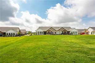 1083 Forest Oaks Dr, Center Township, PA 16001 - Photo 17