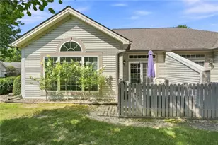 85 Stone Ridge Blvd, Hermitage, PA 16148 - Photo 5