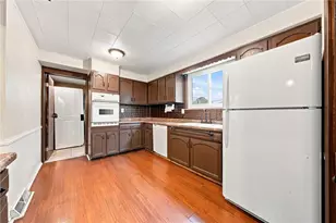 402 Franklin Ave, Vandergrift, PA 15690 - Photo 7
