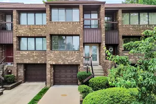 876 Fairways Dr, Oakmont, PA 15139 - Photo 1