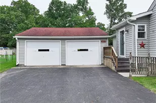 2433 Ridgewood Ct, Shenango Township, PA 16101 - Photo 3