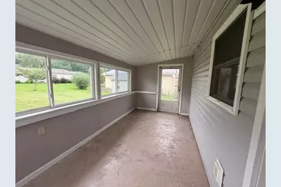 3702 49th St, Pulaski Township, PA 15066 - Photo 9