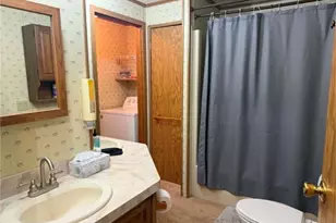 1529 Lee Ln, Grove City Boro, PA 16127 - Photo 11
