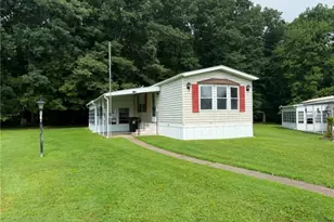 1529 Lee Ln, Grove City Boro, PA 16127 - Photo 1