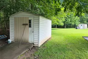 1529 Lee Ln, Grove City Boro, PA 16127 - Photo 15