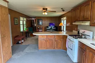 1529 Lee Ln, Grove City Boro, PA 16127 - Photo 3