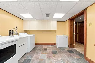 2488 Mt Royal Rd, Pittsburgh, PA 15217 - Photo 9