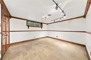 2488 Mt Royal Rd, Pittsburgh, PA 15217 - Photo 13
