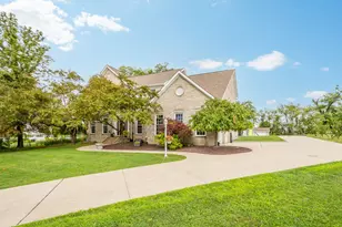2025 Ridge Rd, South Park, PA 15129 - Photo 3