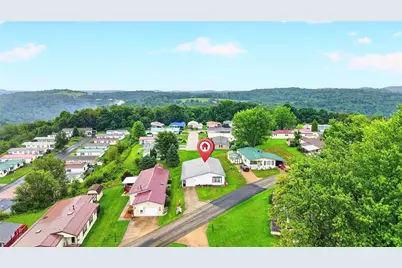606 Lark Ln, Washington Township, PA 15613 - Photo 7
