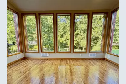 1147 Oakwood Dr, Jefferson Hills, PA 15025 - Photo 9