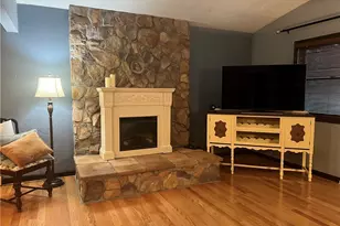 143 Edgewater Dr, Center Township, PA 15061 - Photo 9