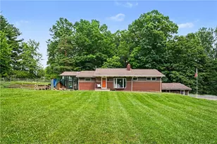 456 E Maitland Ln, New Castle, PA 16105 - Photo 1