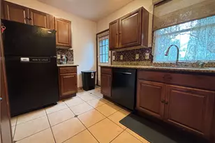 415 Agatha St, Pitcairn, PA 15140 - Photo 7