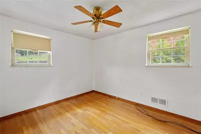428 Brierly Ln, Pittsburgh, PA 15236 - Photo 17