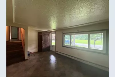 823 Robb Rd, Saint Clair Township, PA 15944 - Photo 5