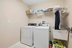 1001 Duncan Ln, Pittsburgh, PA 15236 - Photo 17